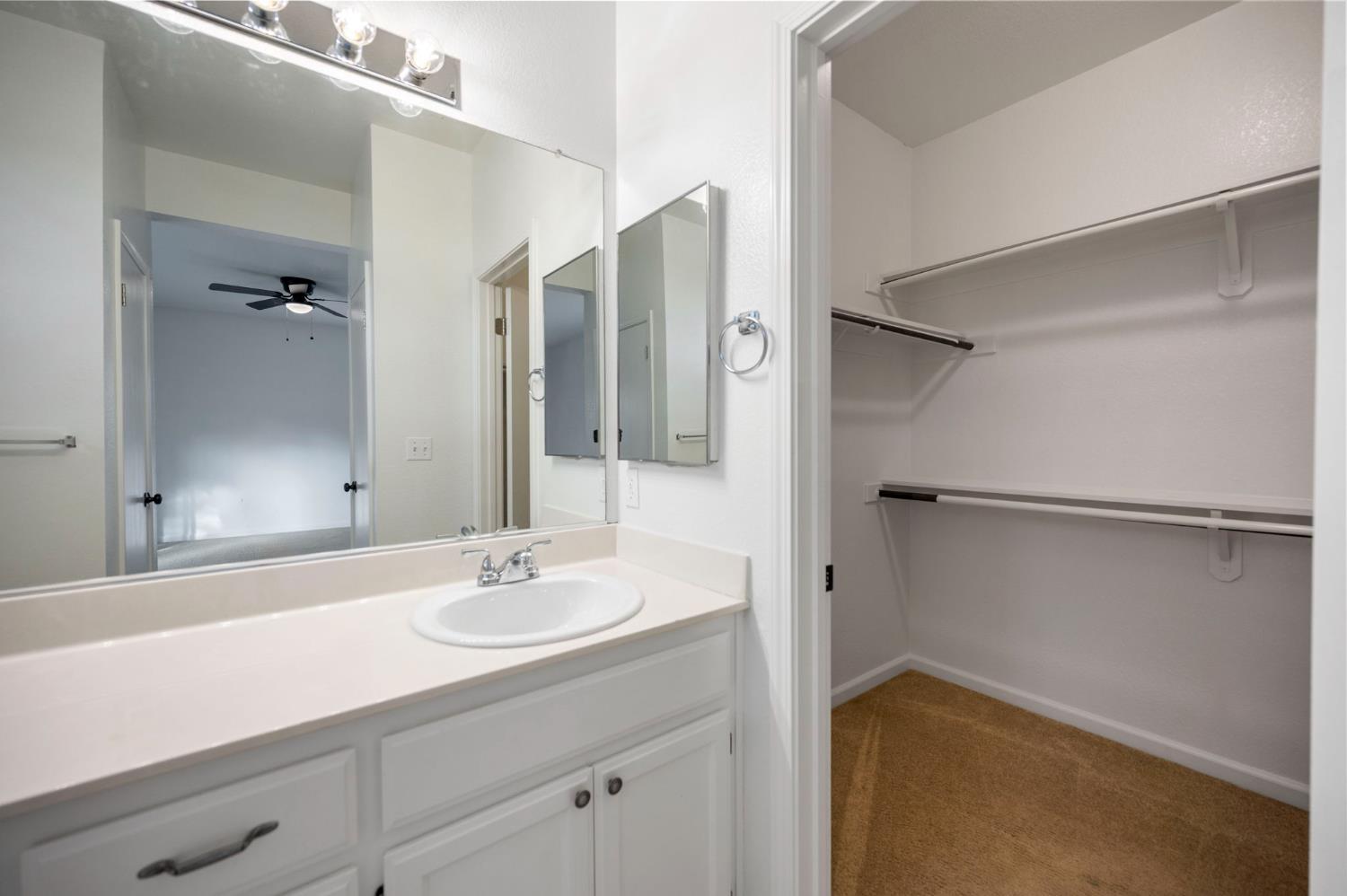 2526 River Cove Dr, Riverbank, CA 95367