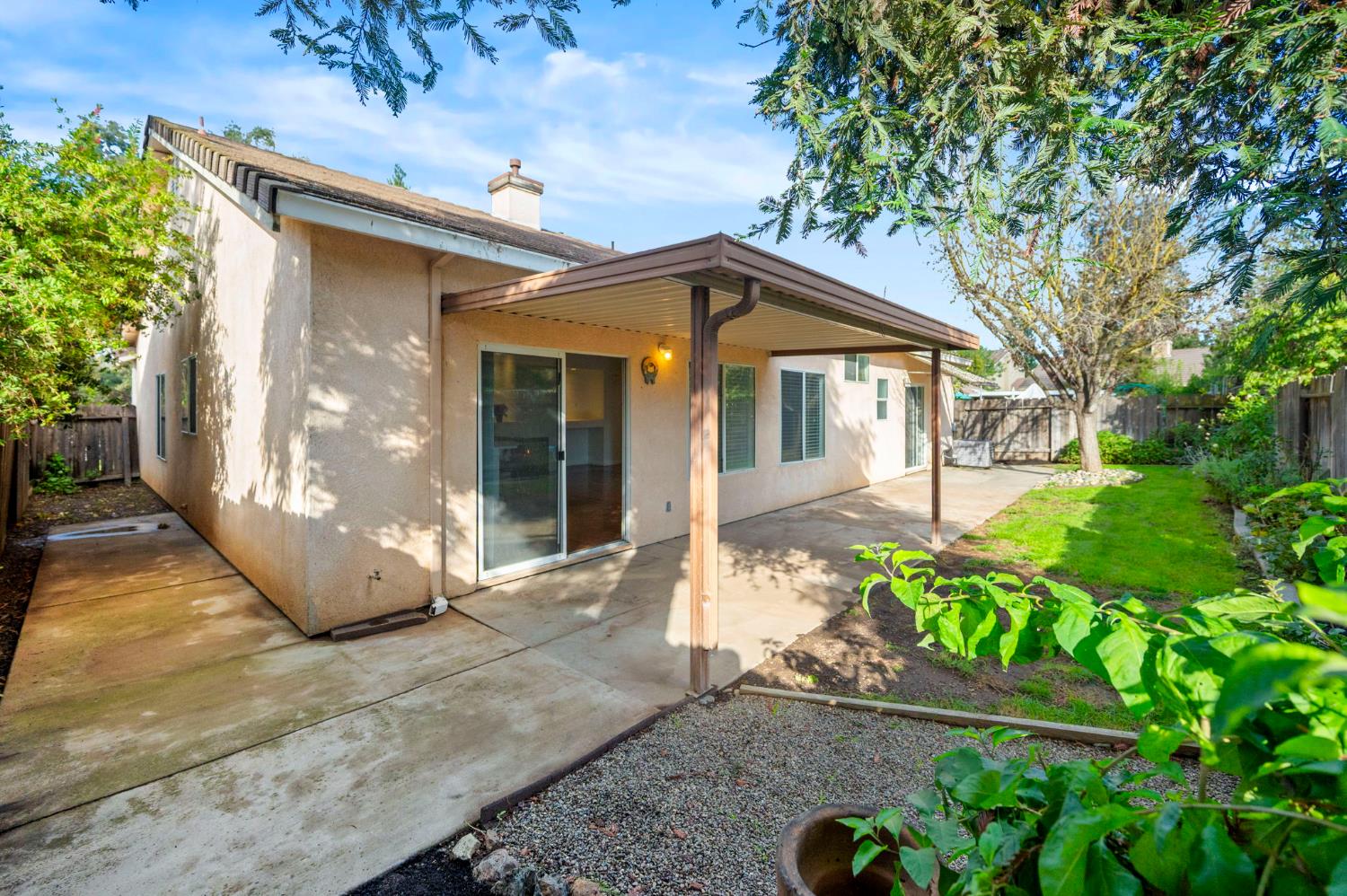 2526 River Cove Dr, Riverbank, CA 95367