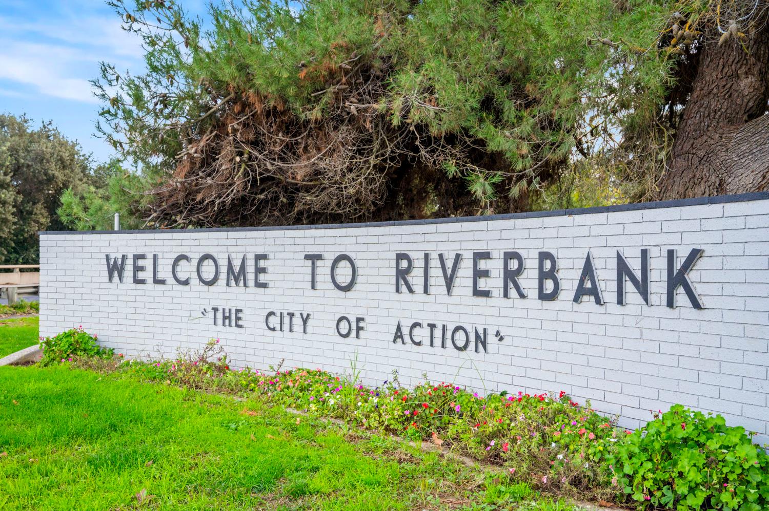 2526 River Cove Dr, Riverbank, CA 95367