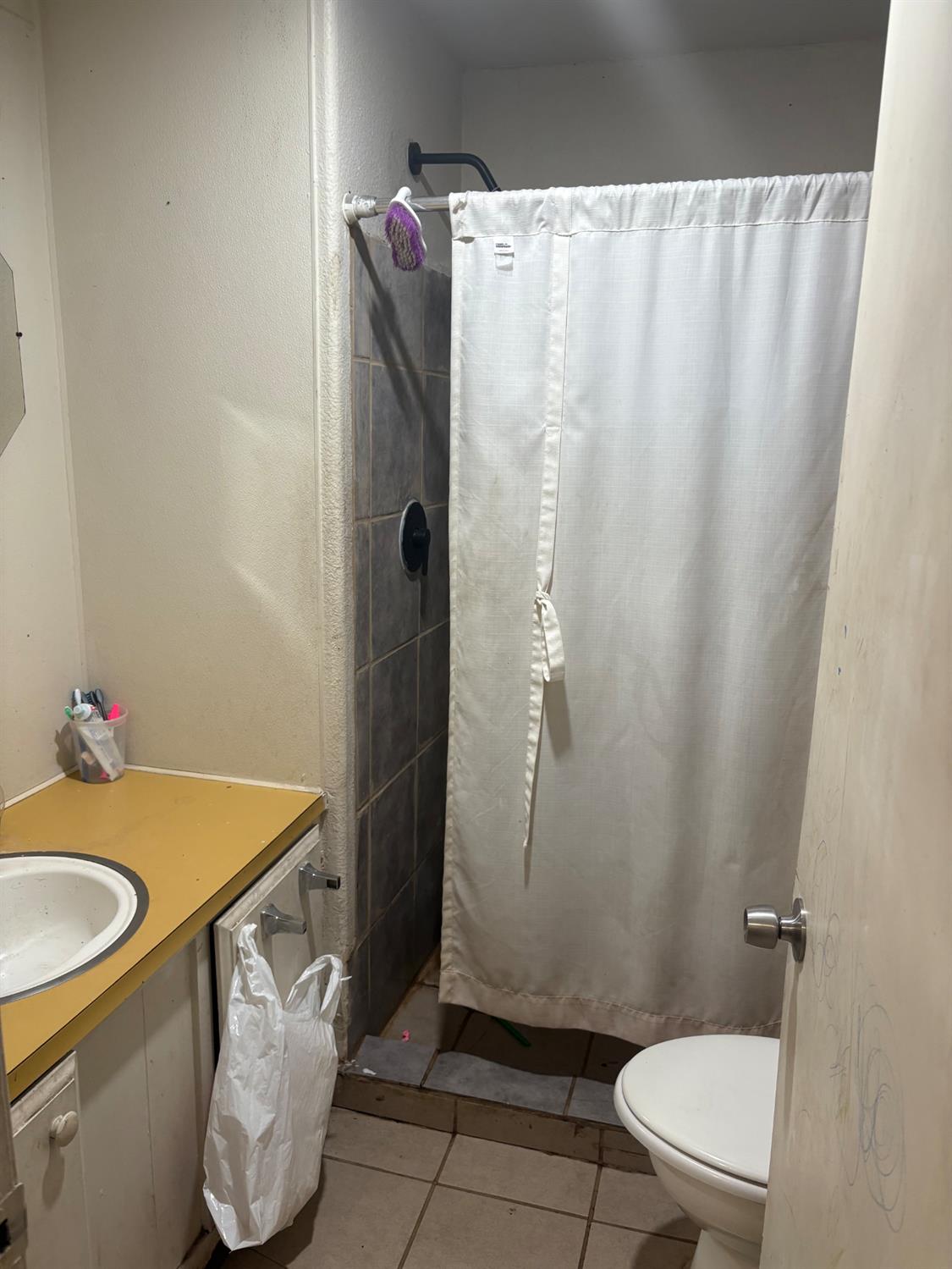 225 El Paso Ave, Modesto, CA 95351