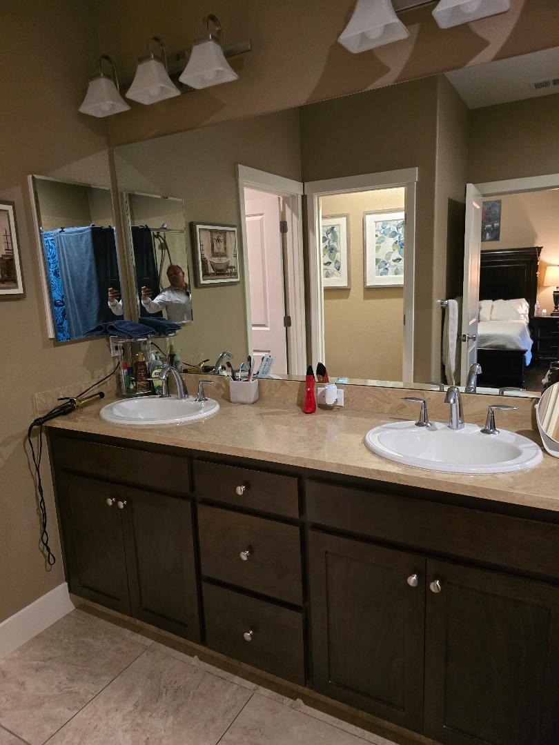 1613 Dolomite Ct, Los Banos, CA 93635