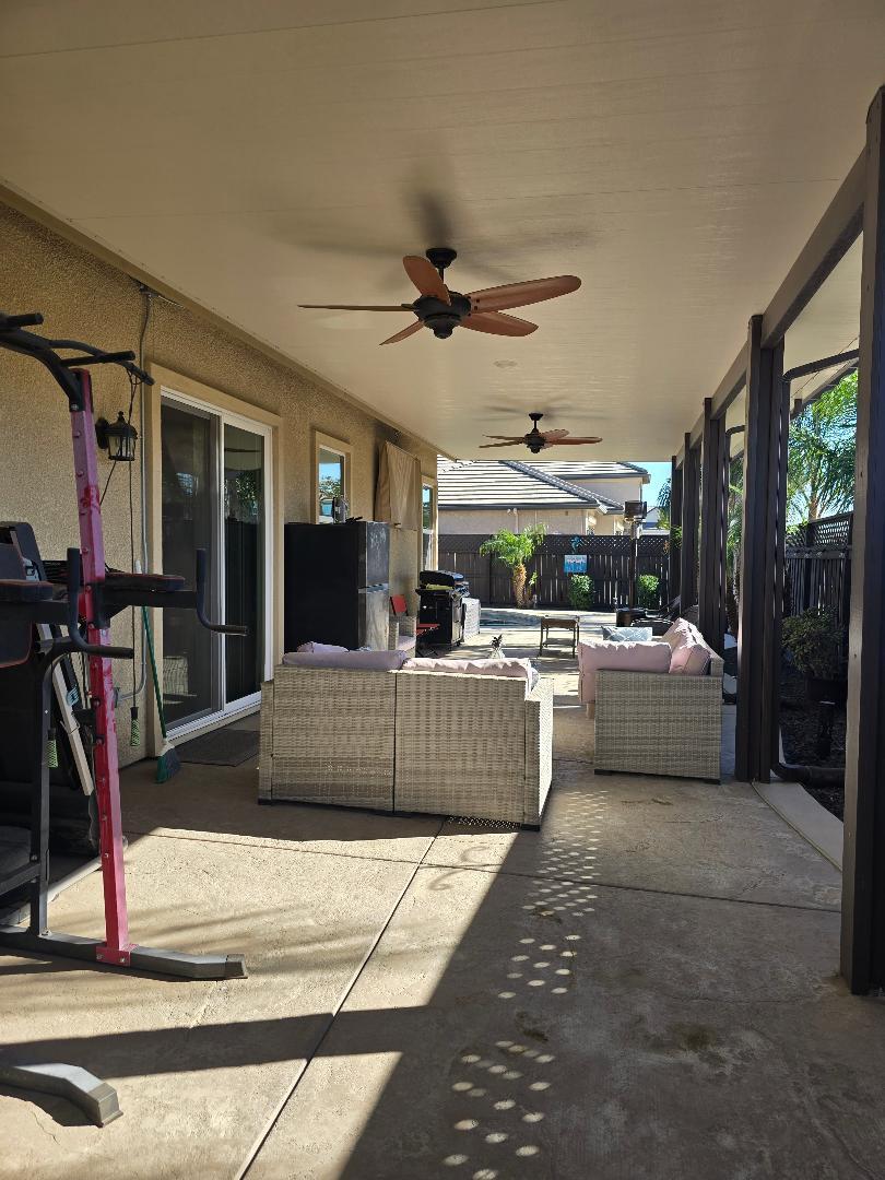 1613 Dolomite Ct, Los Banos, CA 93635