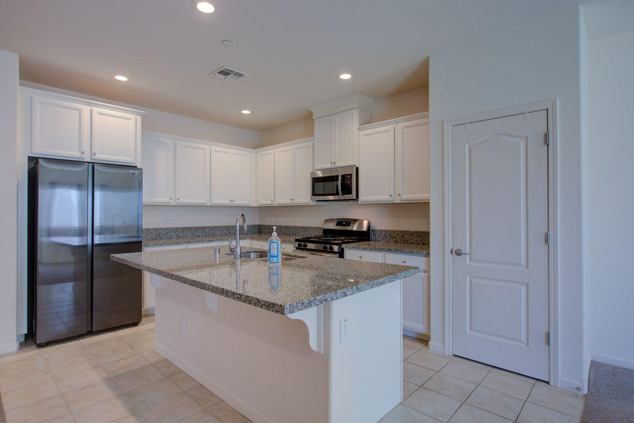 608 Machado St, Los Banos, CA 93635