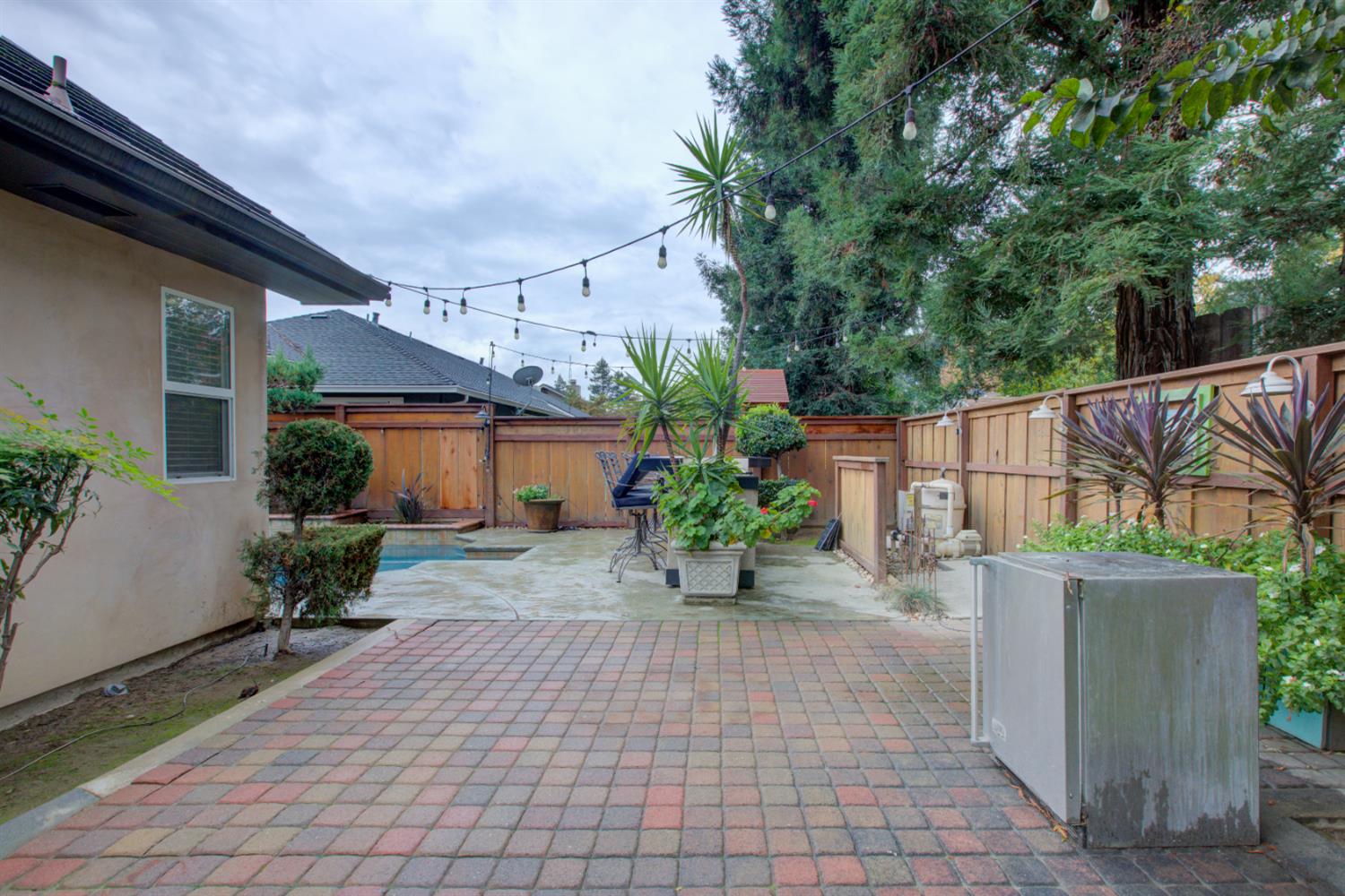 2250 Castleview Dr, Turlock, CA 95382