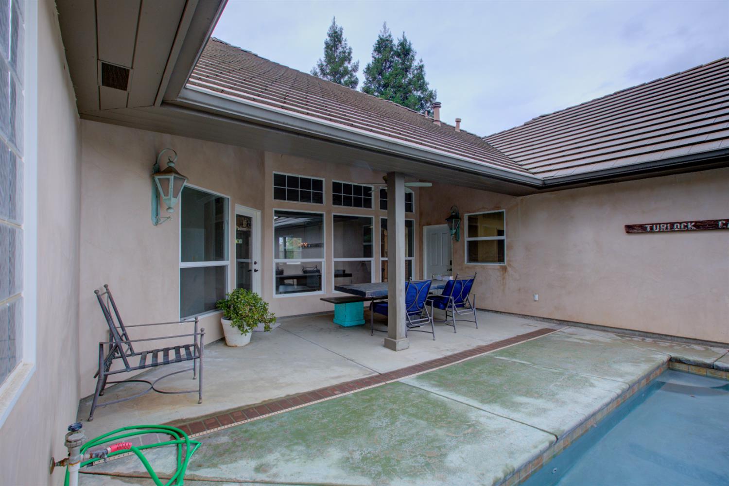 2250 Castleview Dr, Turlock, CA 95382
