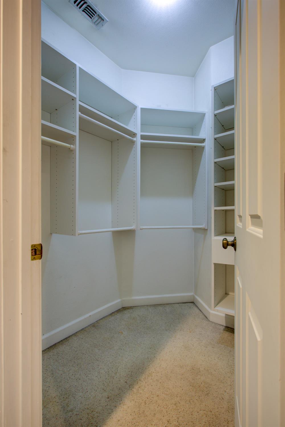 2250 Castleview Dr, Turlock, CA 95382