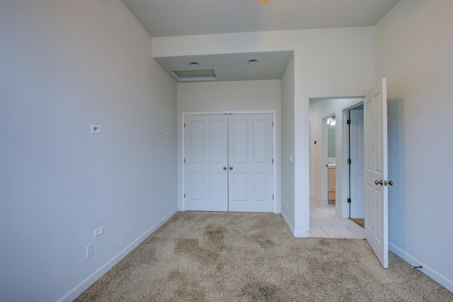 2250 Castleview Dr, Turlock, CA 95382