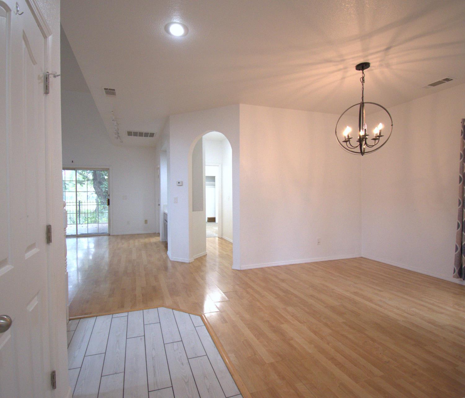 1500 Scenic Dr #12, Modesto, CA 95355