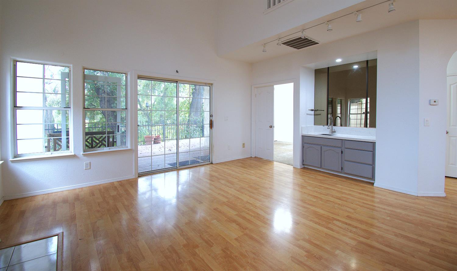 1500 Scenic Dr #12, Modesto, CA 95355