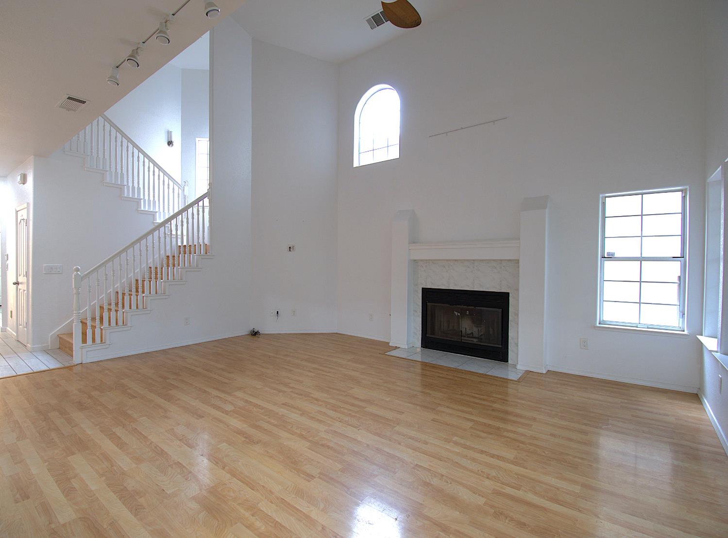 1500 Scenic Dr #12, Modesto, CA 95355