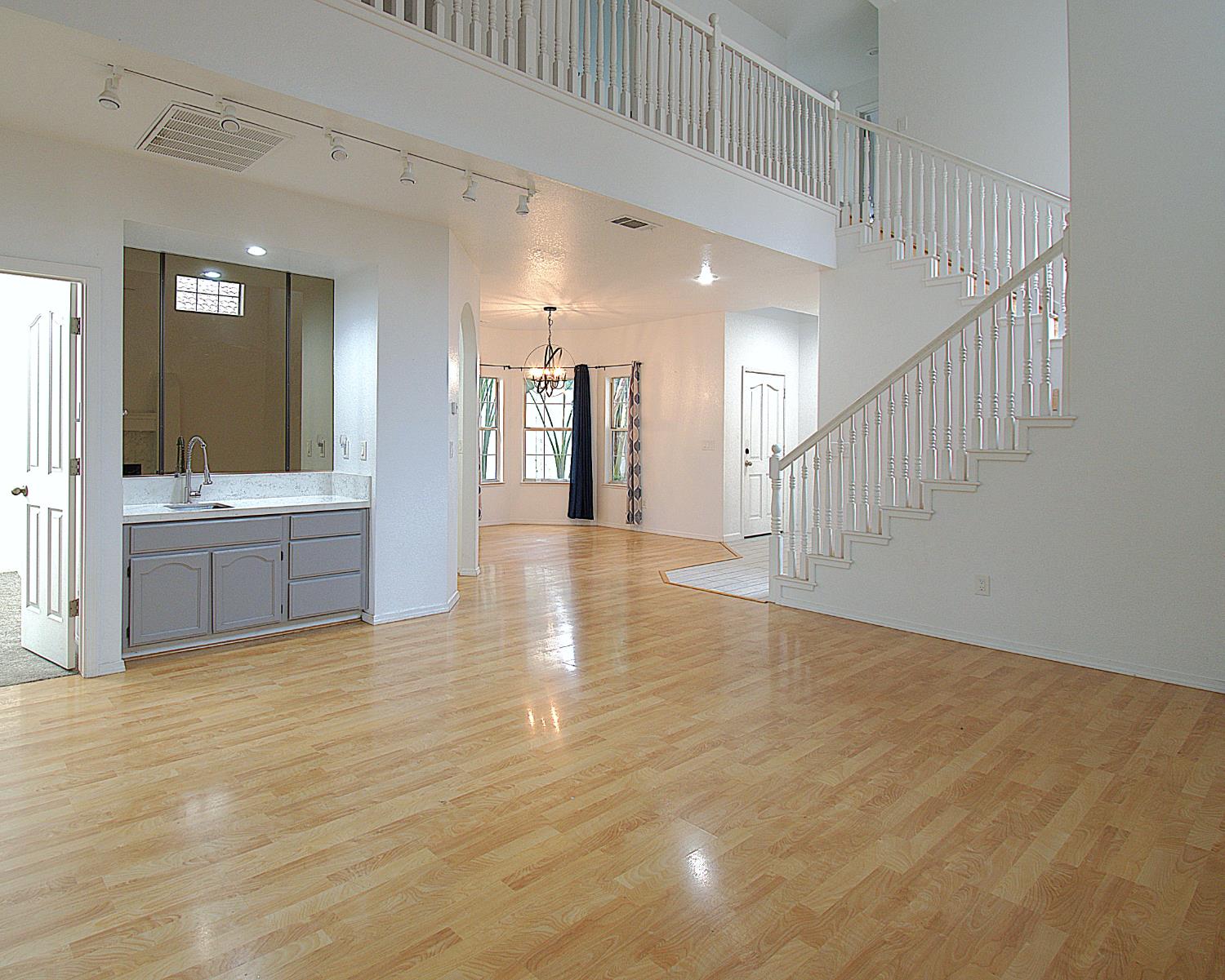 1500 Scenic Dr #12, Modesto, CA 95355