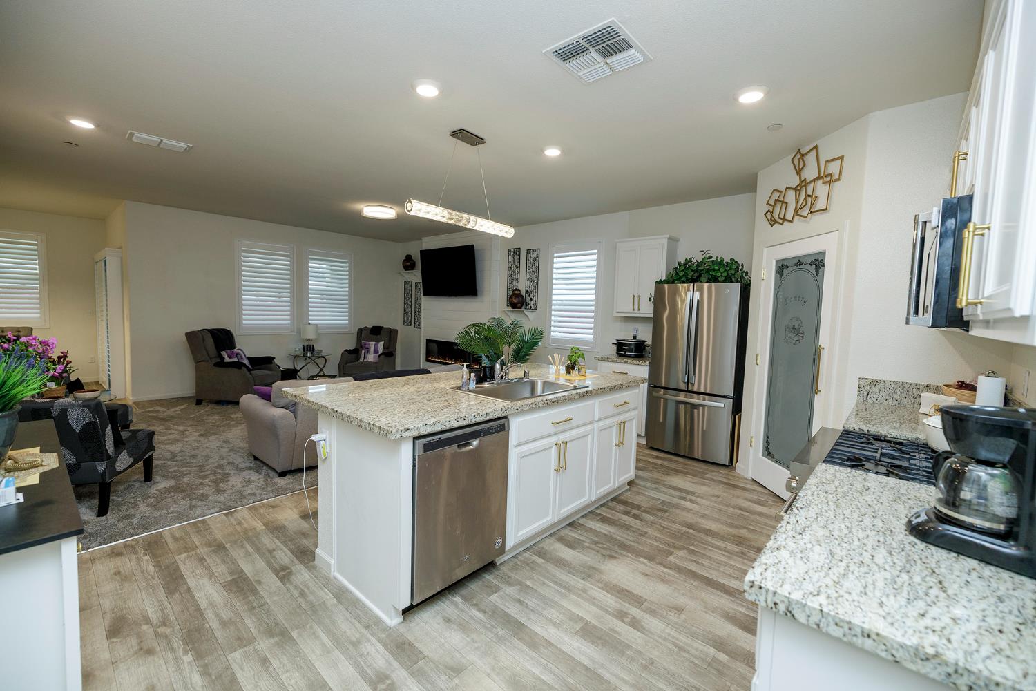 3216 Hankook Dr, Modesto, CA 95355