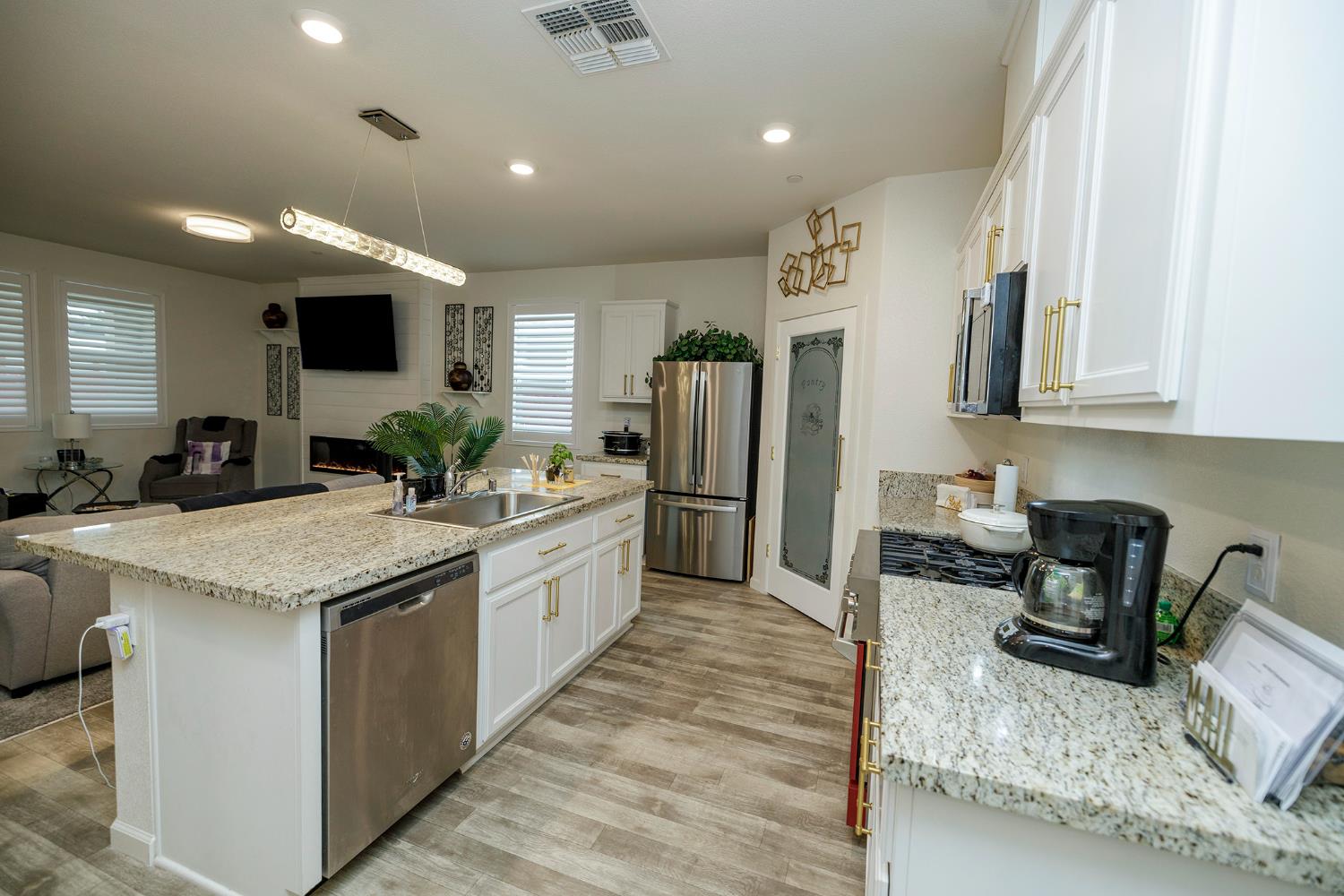 3216 Hankook Dr, Modesto, CA 95355