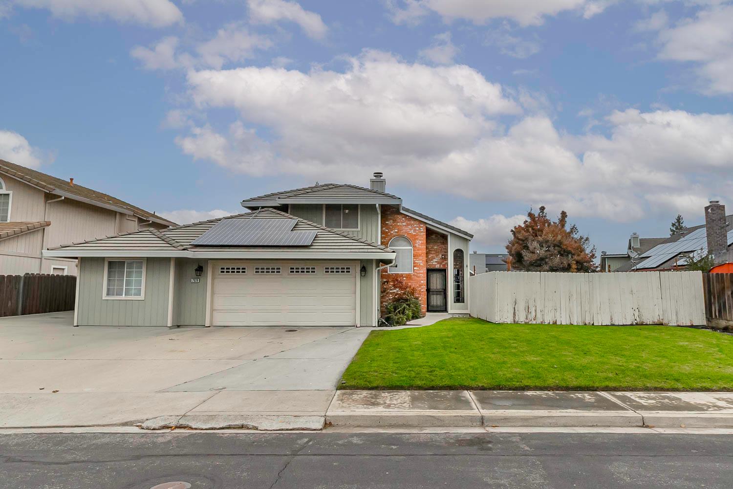 2038 Pontiac St, Oakdale, CA 95361