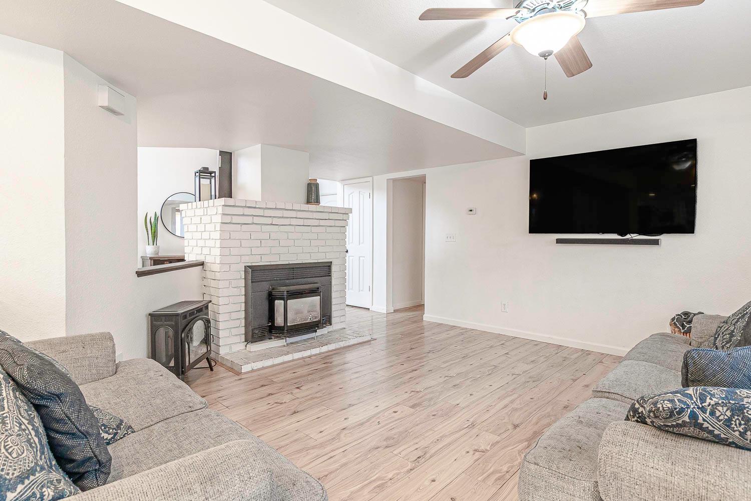 2038 Pontiac St, Oakdale, CA 95361