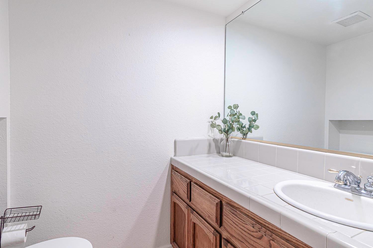 2038 Pontiac St, Oakdale, CA 95361