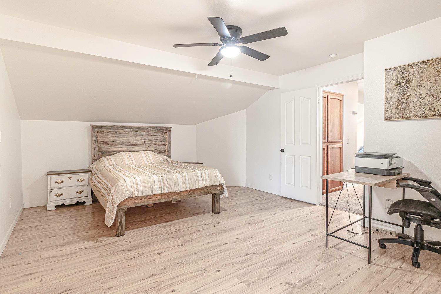 2038 Pontiac St, Oakdale, CA 95361