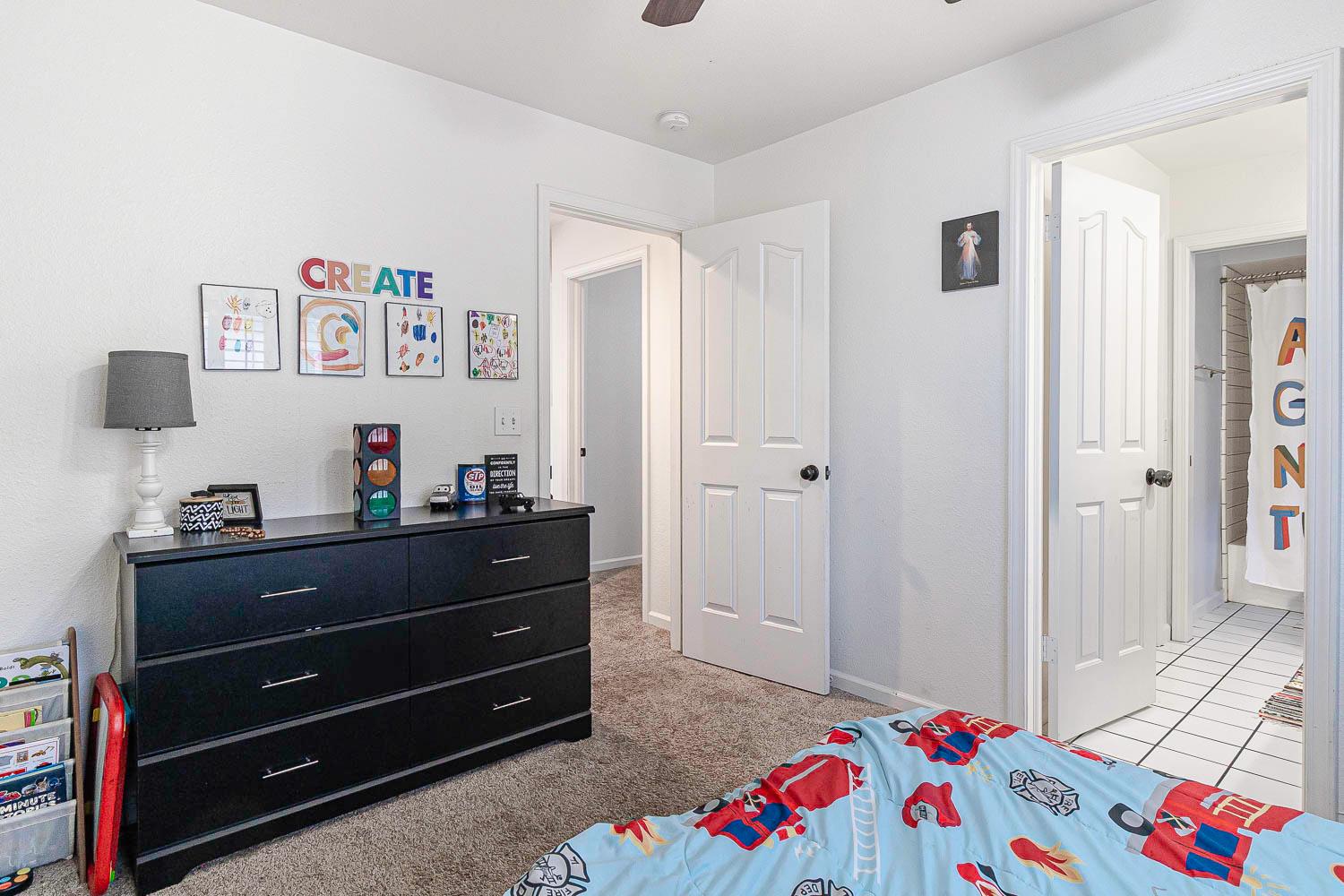 2038 Pontiac St, Oakdale, CA 95361