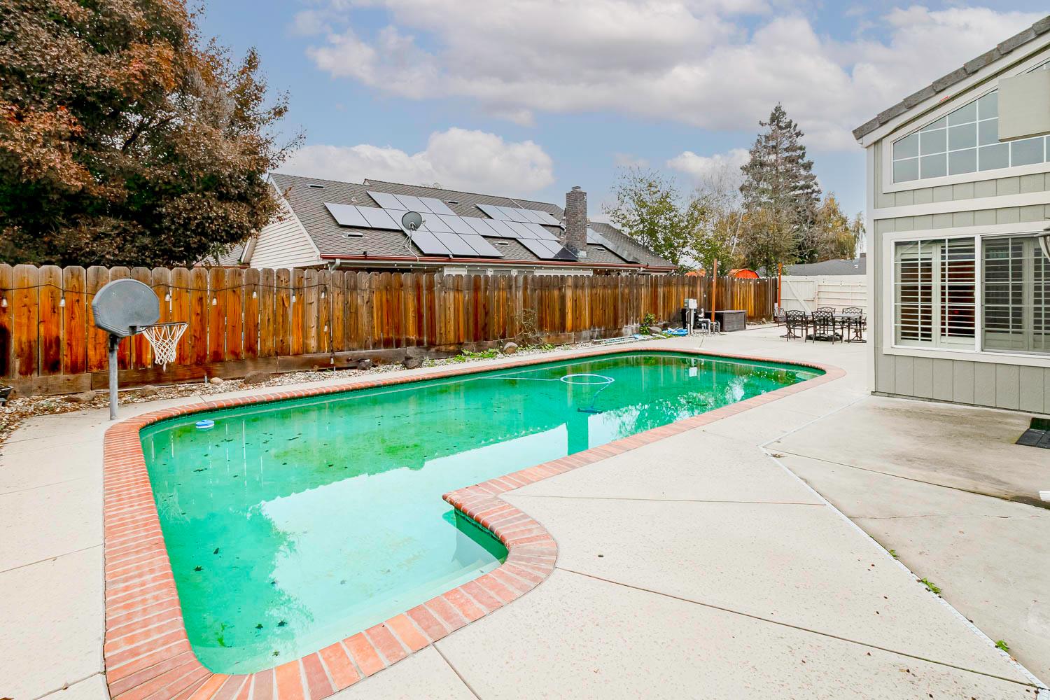 2038 Pontiac St, Oakdale, CA 95361