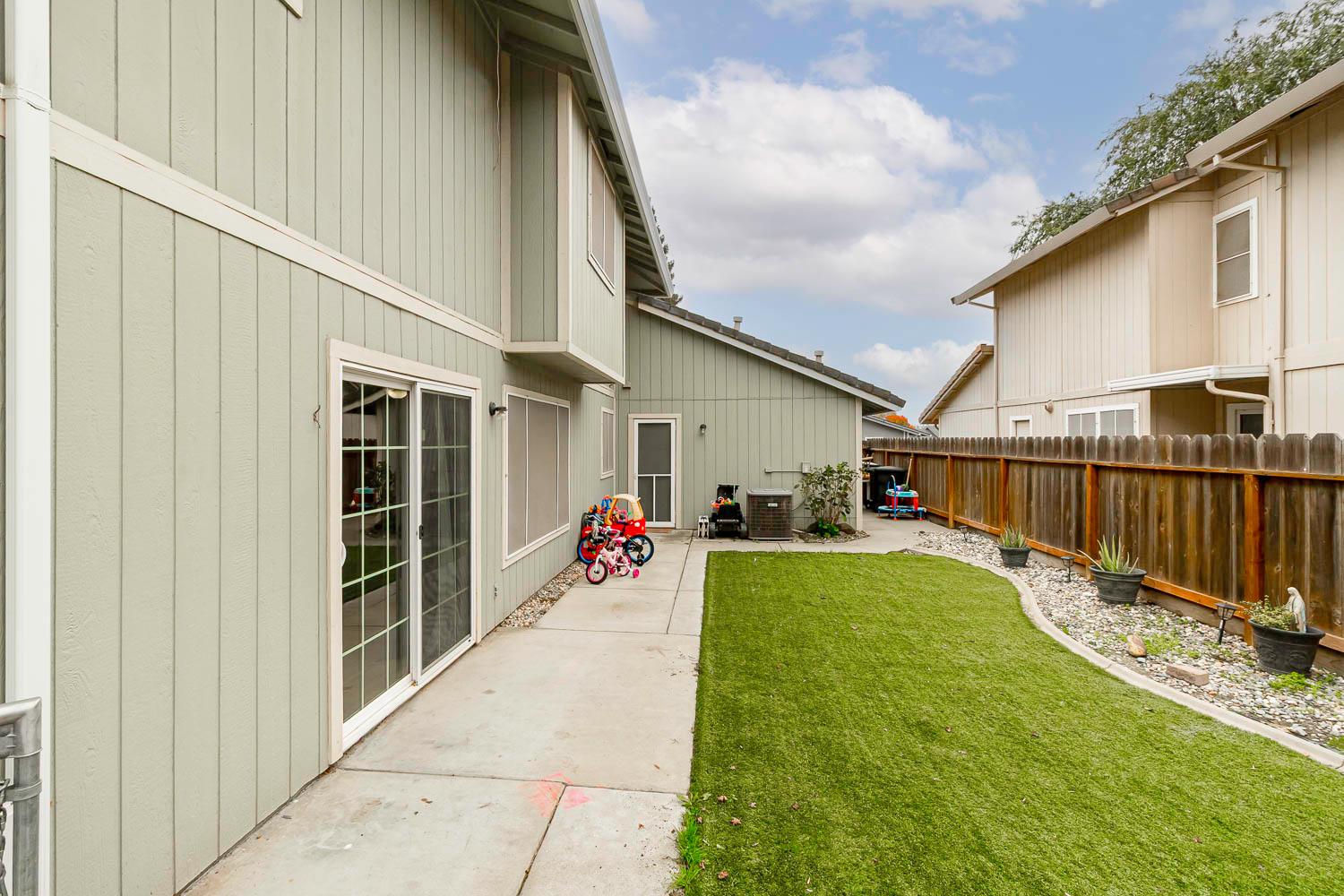 2038 Pontiac St, Oakdale, CA 95361