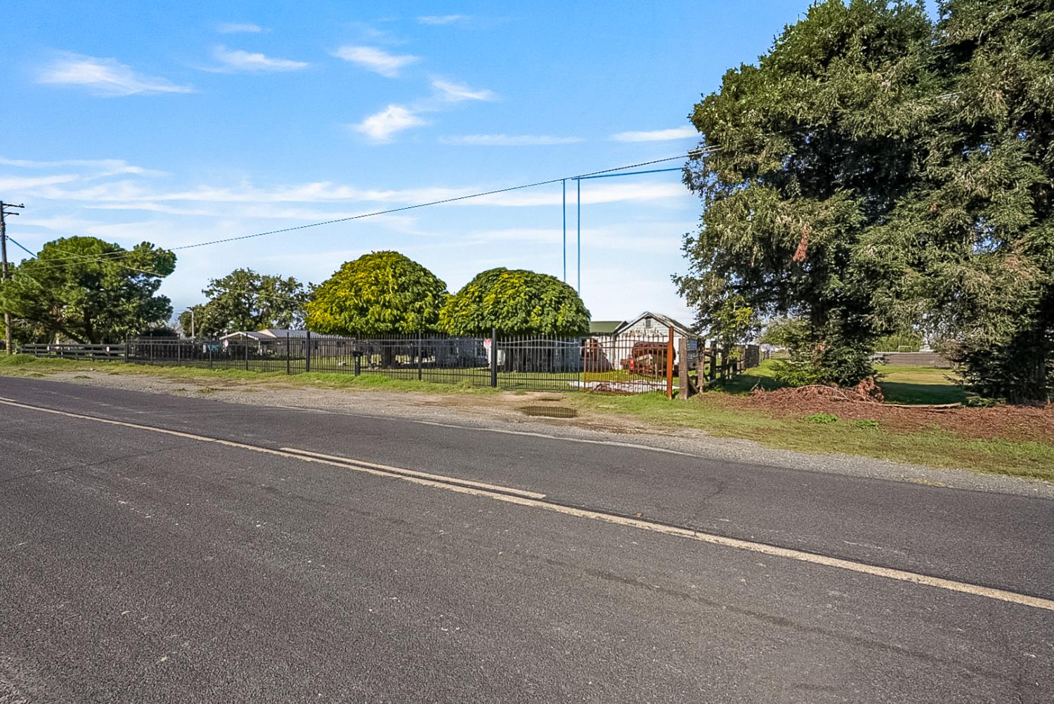 633 W Greenway Ave, Turlock, CA 95380