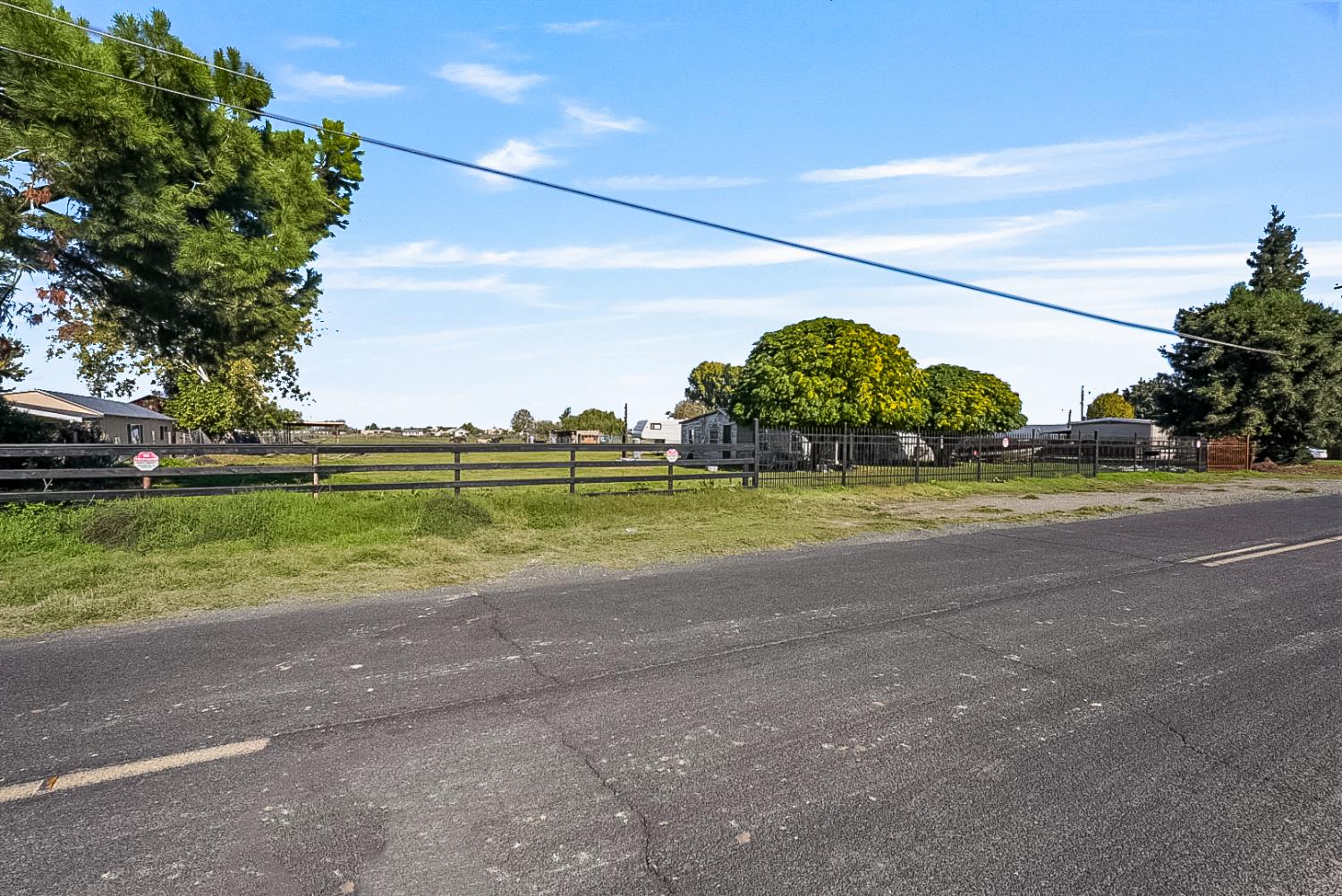 633 W Greenway Ave, Turlock, CA 95380