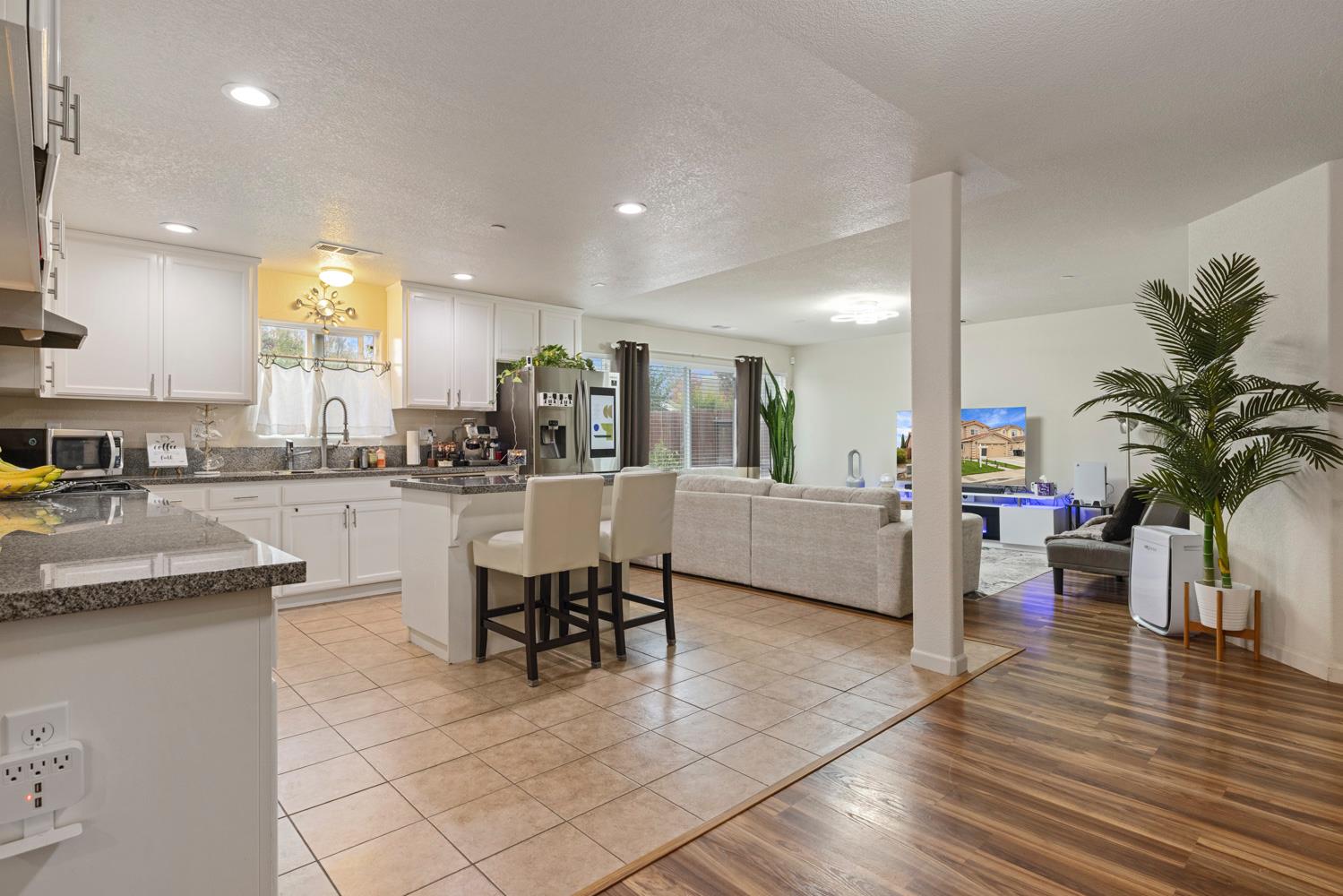 3130 Walnut Ln, Riverbank, CA 95367