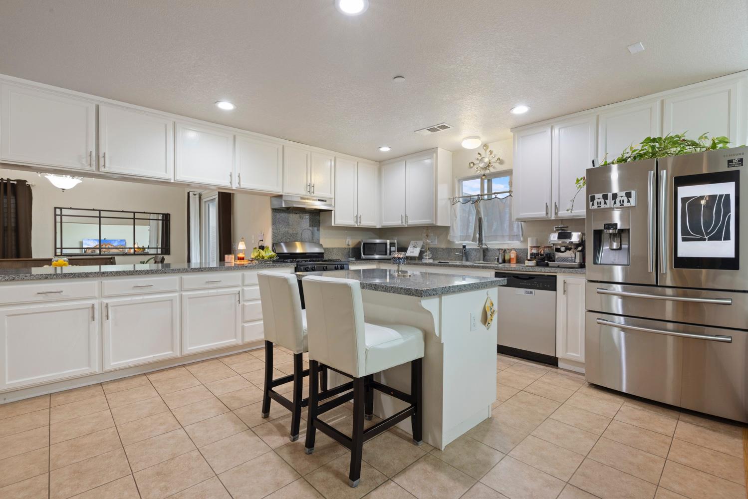 3130 Walnut Ln, Riverbank, CA 95367