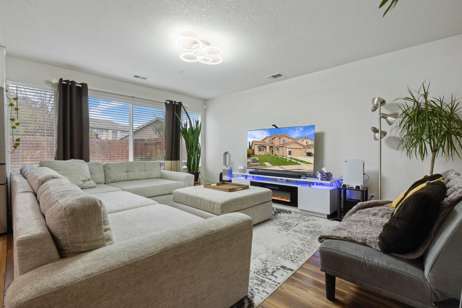 3130 Walnut Ln, Riverbank, CA 95367