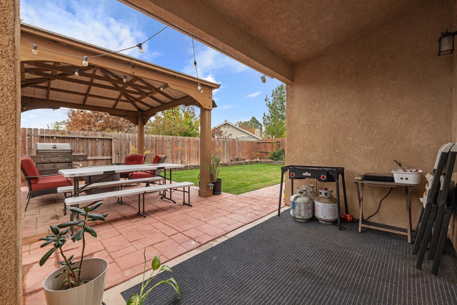 3130 Walnut Ln, Riverbank, CA 95367