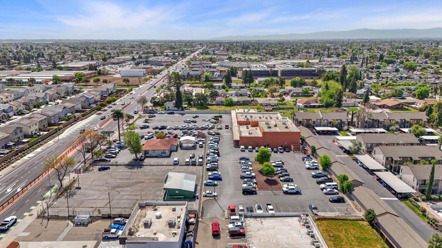 1355 N Main St, Manteca, CA 95336