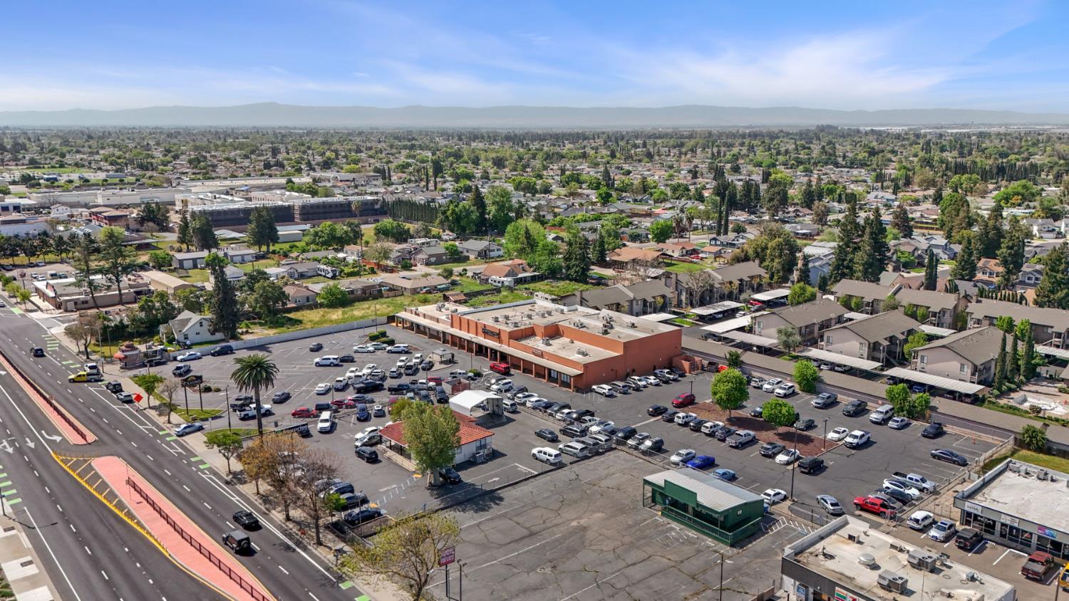 1355 N Main St, Manteca, CA 95336