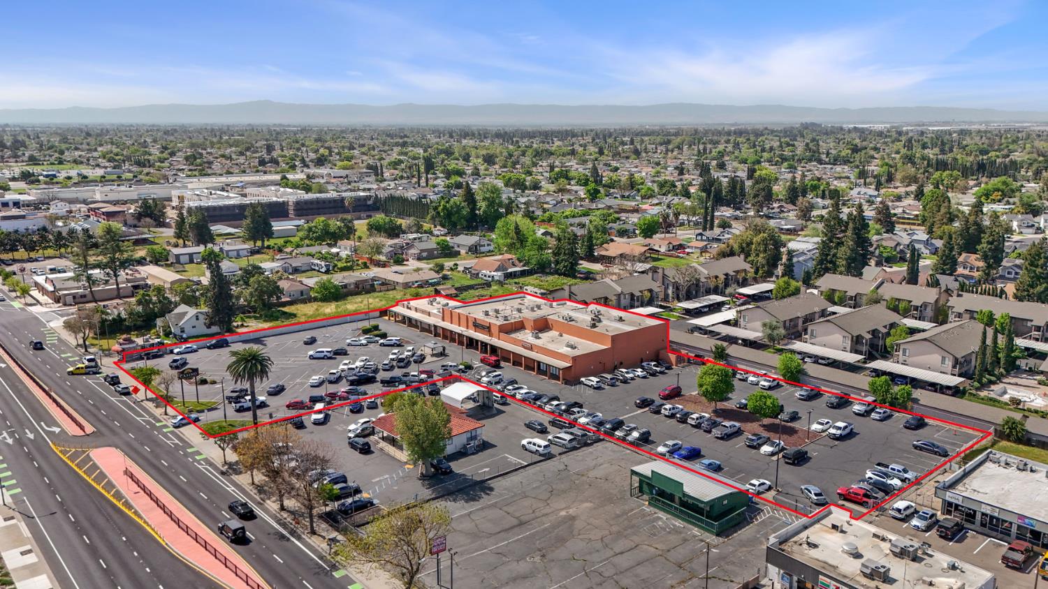 1355 N Main St, Manteca, CA 95336