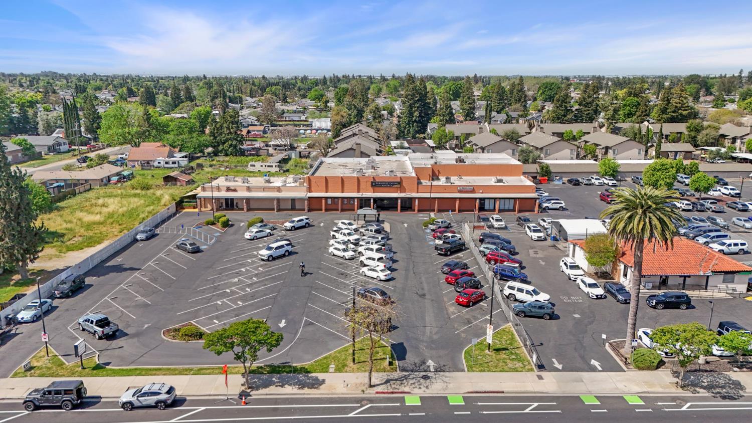 1355 N Main St, Manteca, CA 95336