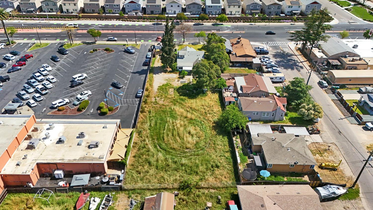 1355 N Main St, Manteca, CA 95336