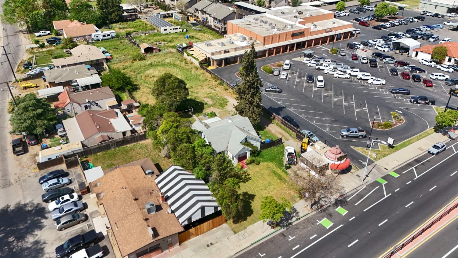 1355 N Main St, Manteca, CA 95336