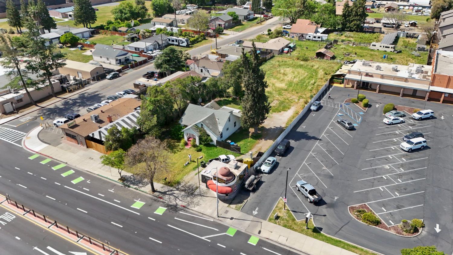 1355 N Main St, Manteca, CA 95336