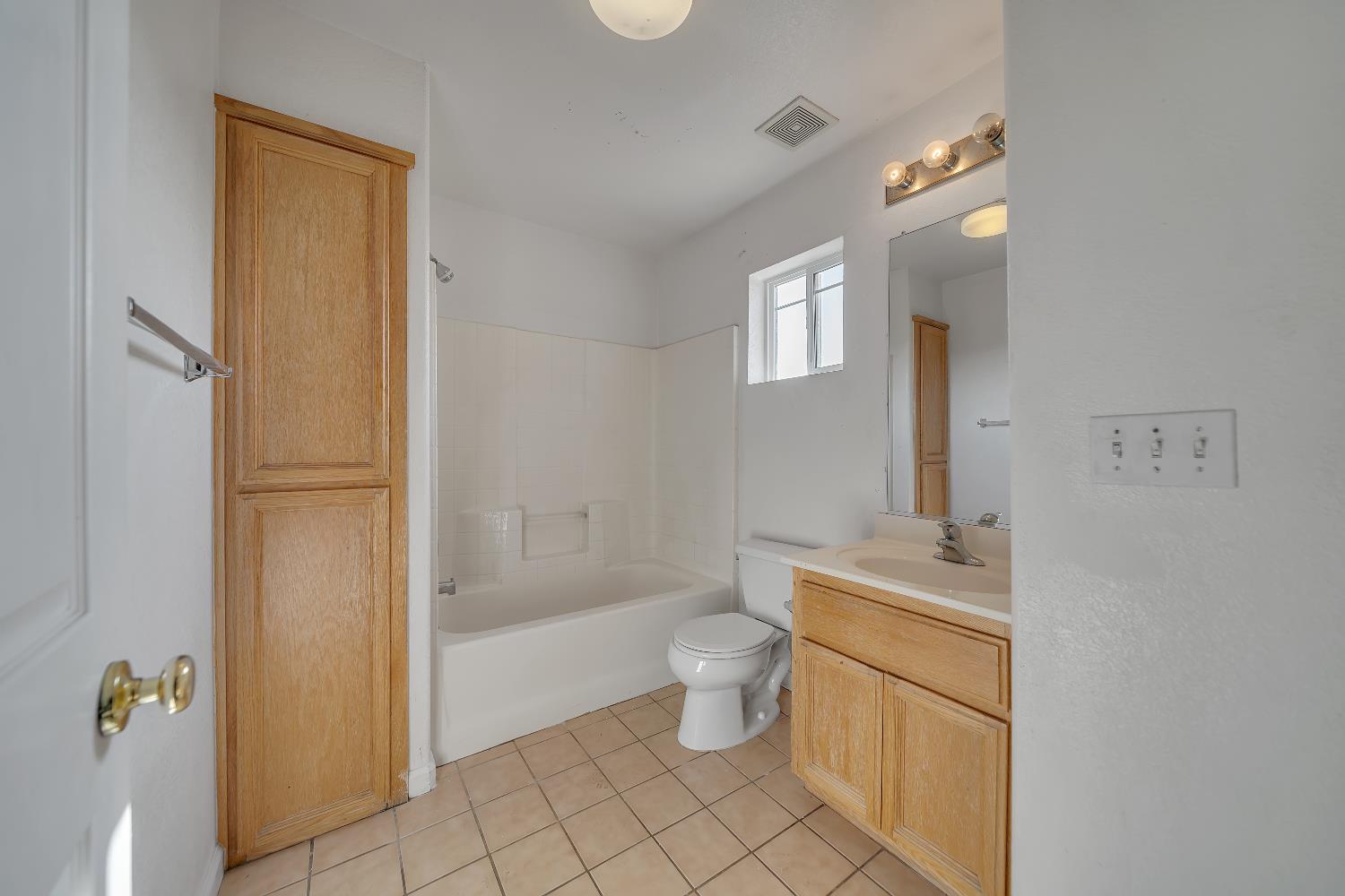 3929 Mira Sol Dr, Ceres, CA 95307