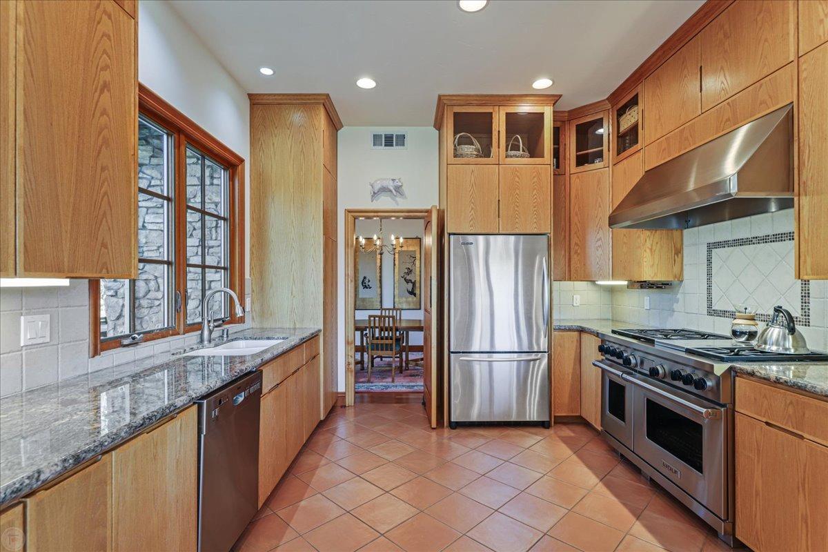 20 Mosswood Ct, Copperopolis, CA 95228