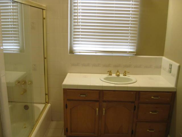 545 W MAIN St, Turlock, CA 95380