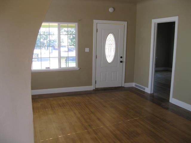 545 W MAIN St, Turlock, CA 95380