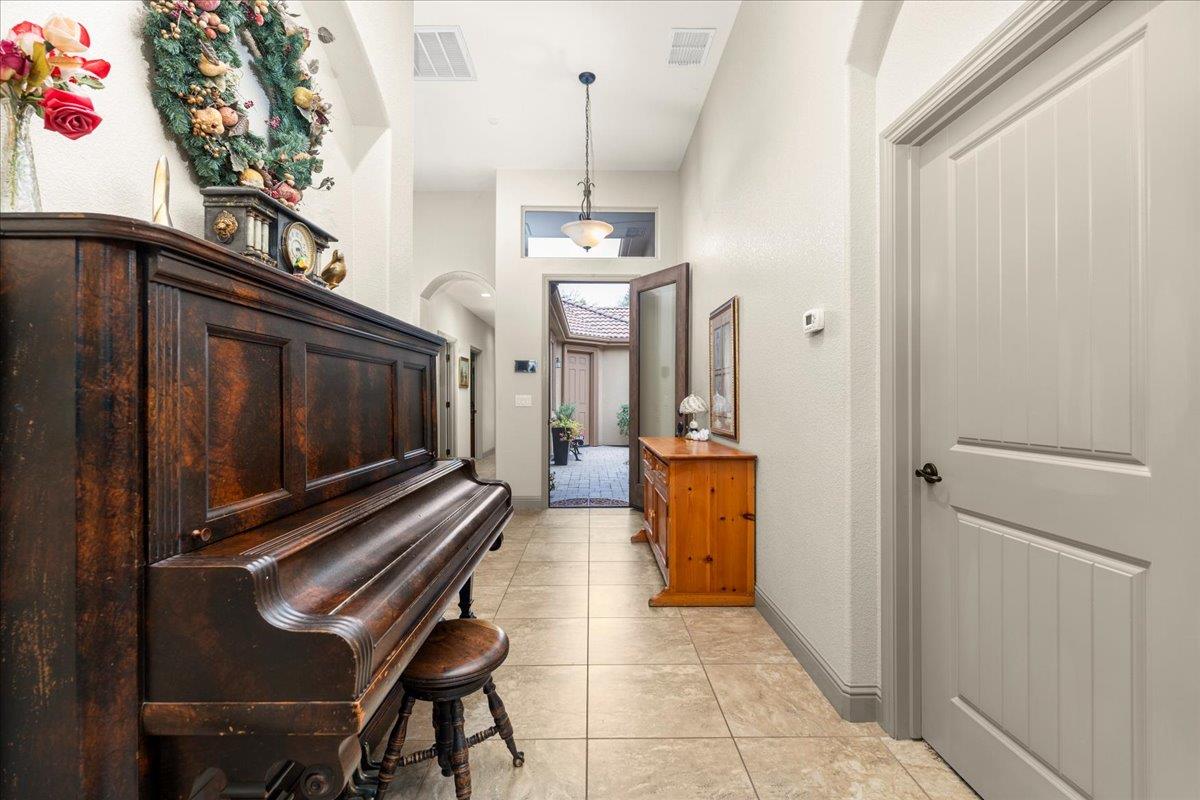 921 Hackberry Ave, Modesto, CA 95350