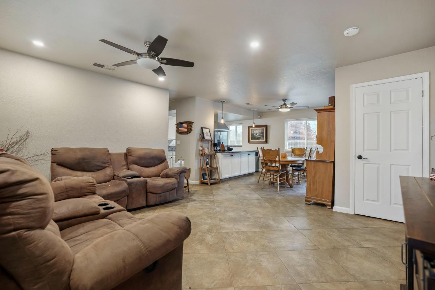 514 Tisdell Dr, Waterford, CA 95386