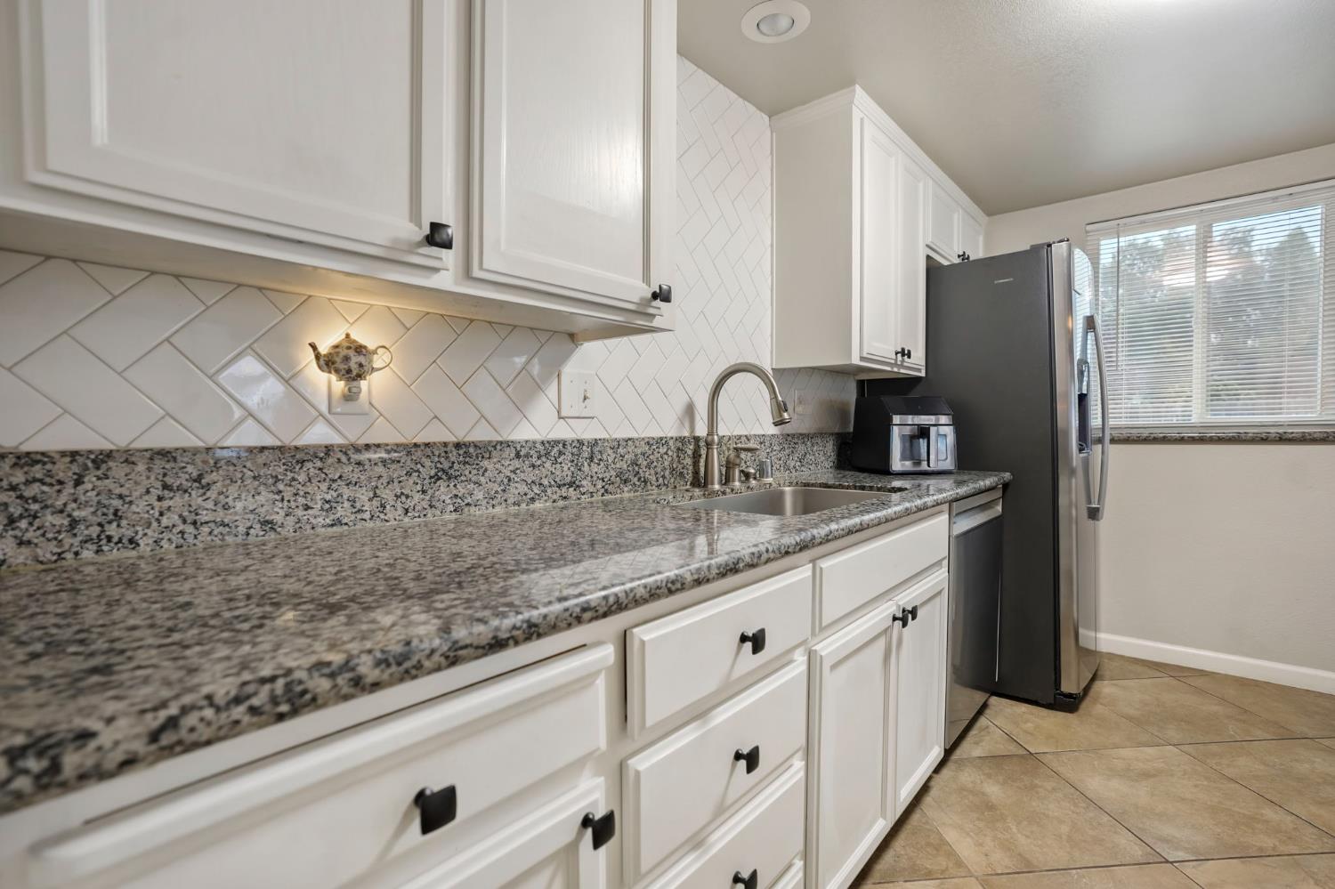 514 Tisdell Dr, Waterford, CA 95386