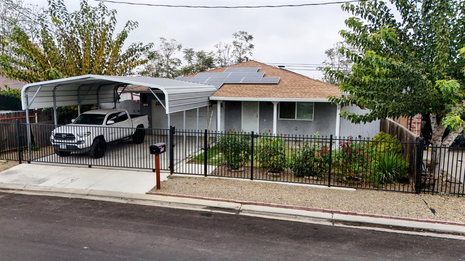 209 Crater Ave, Modesto, CA 95351