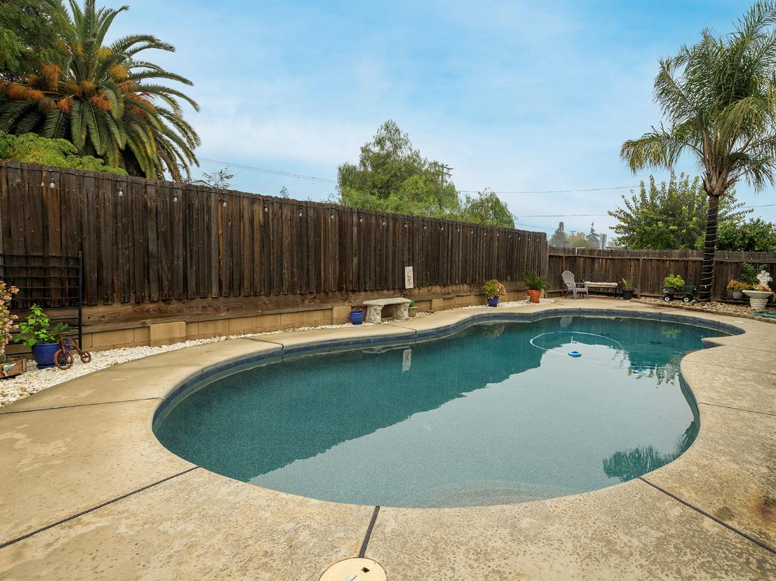 7699 E Hannah Ave, Hilmar, CA 95324