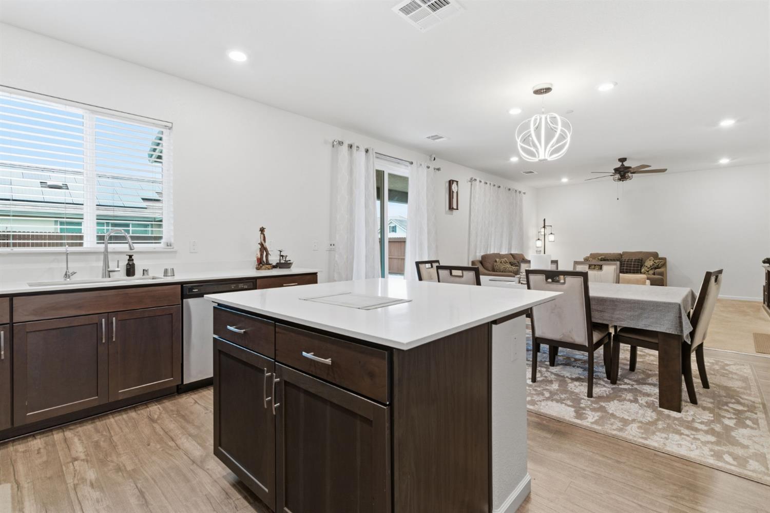 1653 Dairy Ln, Manteca, CA 95337