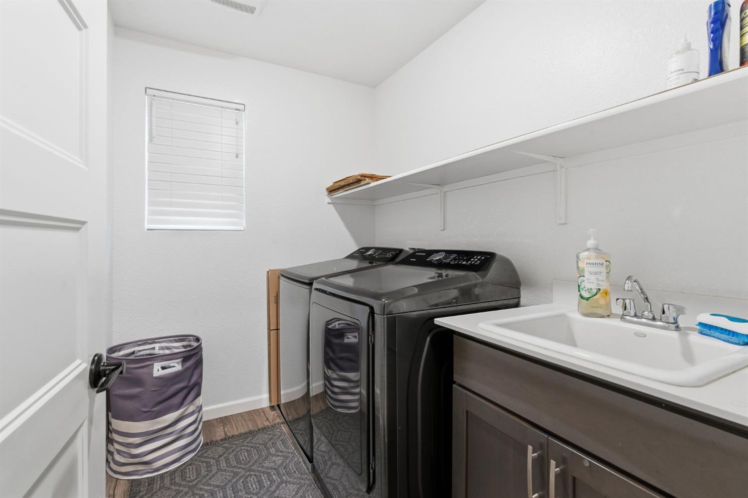 1653 Dairy Ln, Manteca, CA 95337