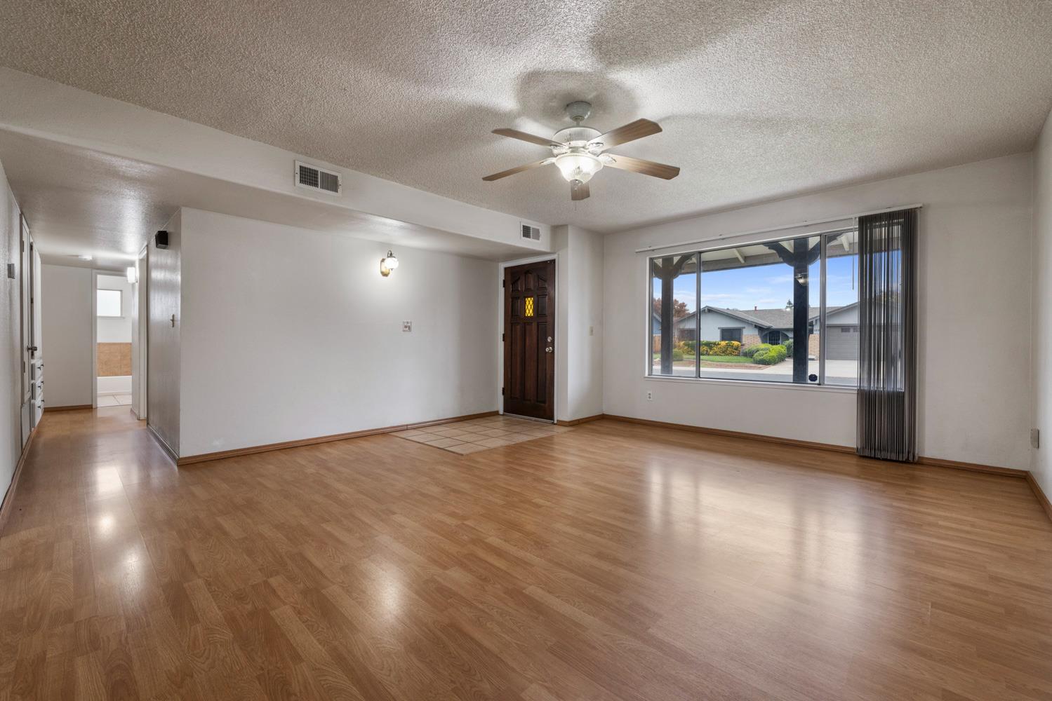 1205 Kara Ln, Modesto, CA 95355