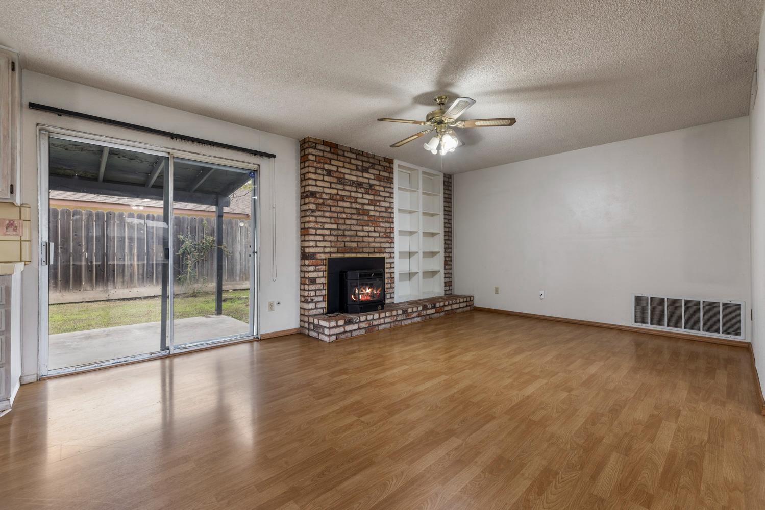 1205 Kara Ln, Modesto, CA 95355